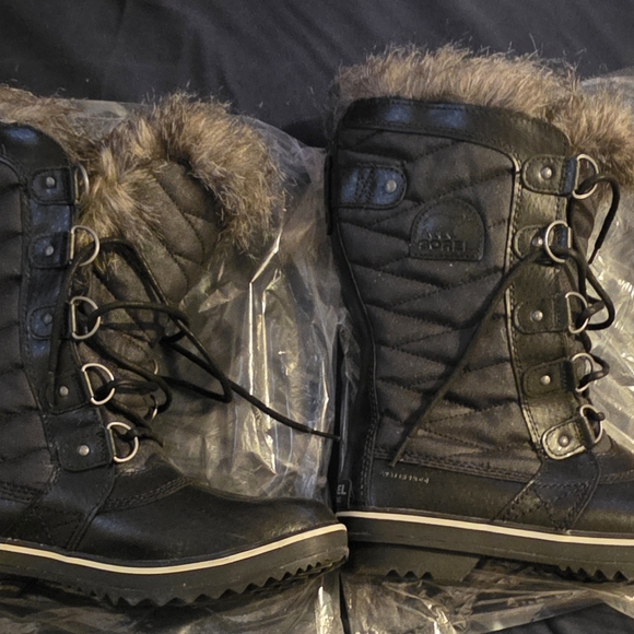 Sorel Women's Black Winter Boots - Picture 14 of 15